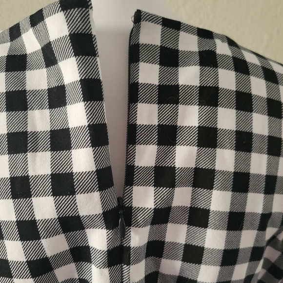 Old Navy Gingham Bodycon Dress - Picture 5 of 6